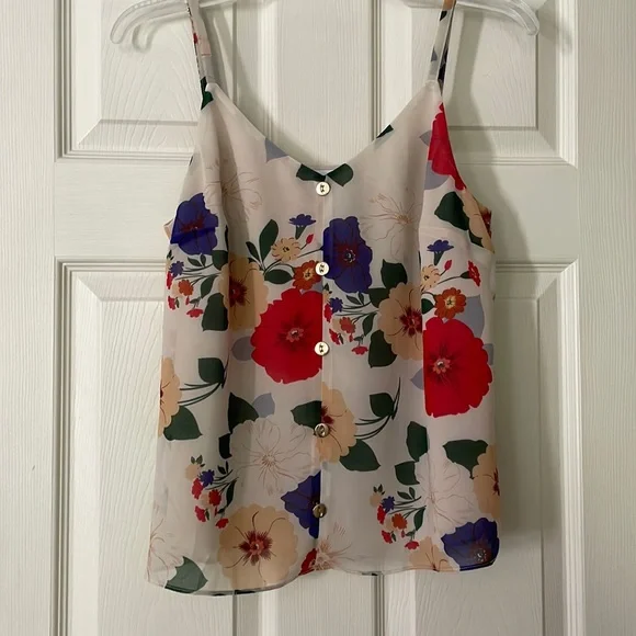 Beautiful never worn Cabi top. From a smoke free home. Does not have tags. - Picture 1 of 3